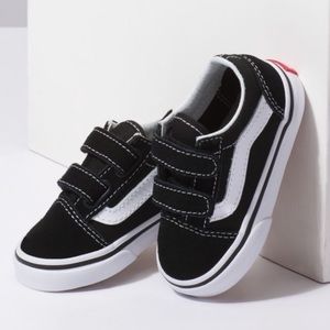 OLD SKOOL VANS TODDLER SIZE 4 like new